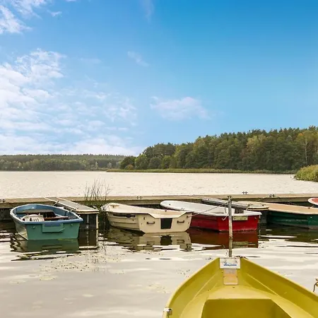 Kemp Amazing Stacaravan In Lohmen Am Garden